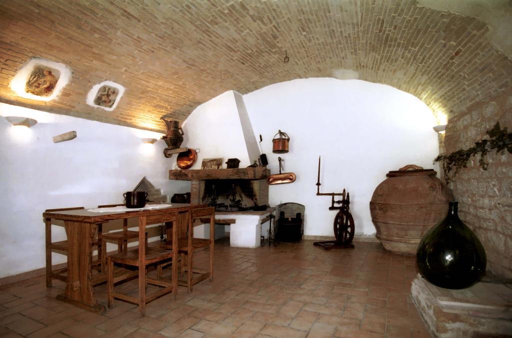 Agriturismo "Antico Frantoio" Foligno Eksteriør billede