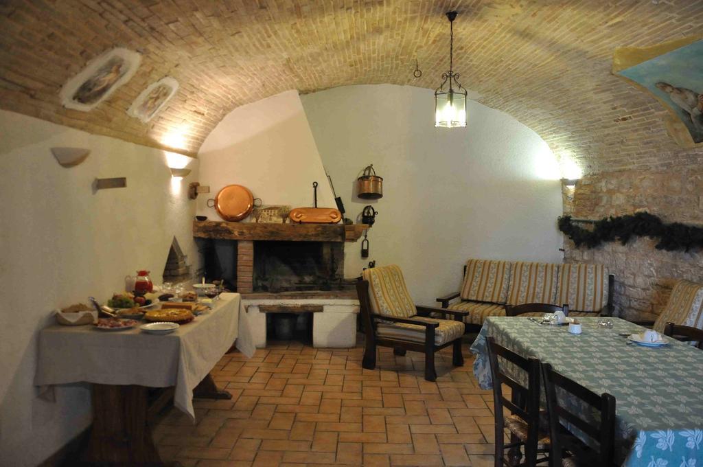 Agriturismo "Antico Frantoio" Foligno Eksteriør billede